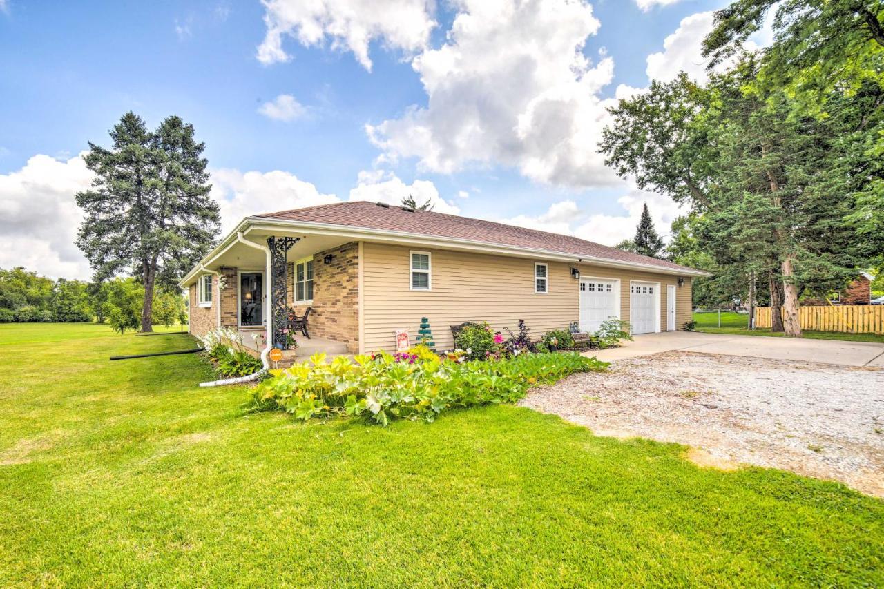 Bloomington Family Home - Private Deck And Yard Exterior foto