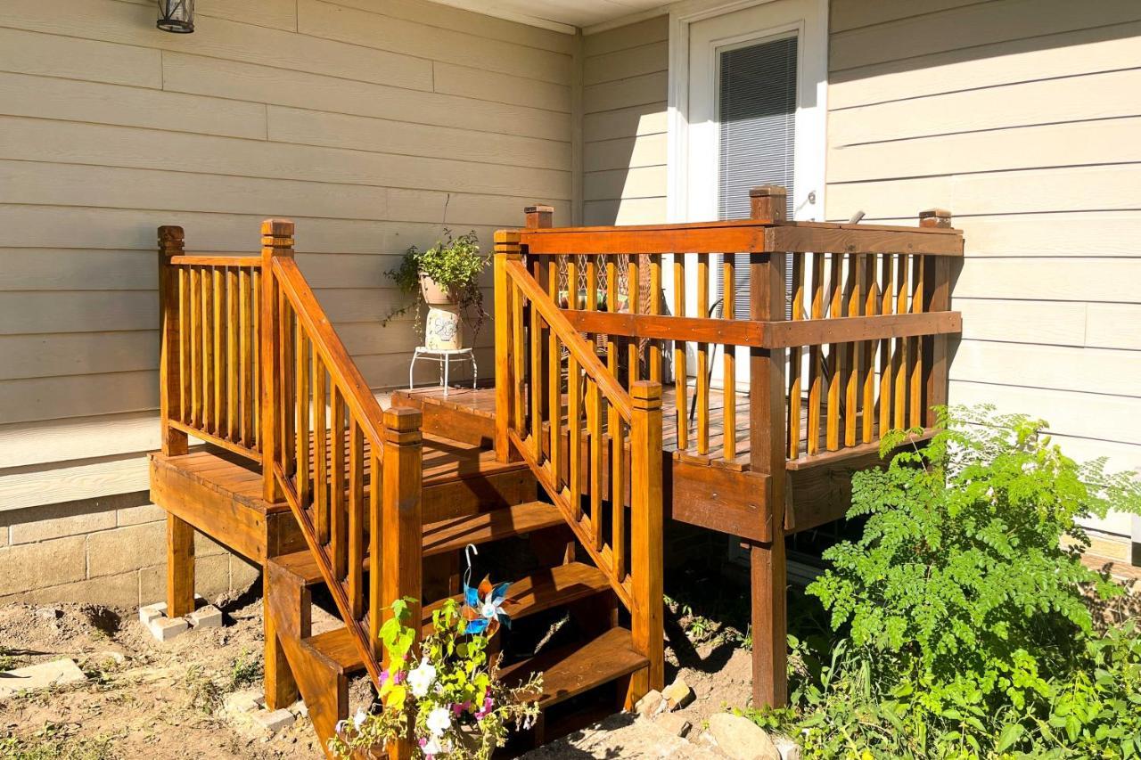 Bloomington Family Home - Private Deck And Yard Exterior foto