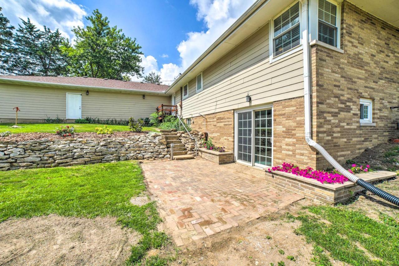 Bloomington Family Home - Private Deck And Yard Exterior foto